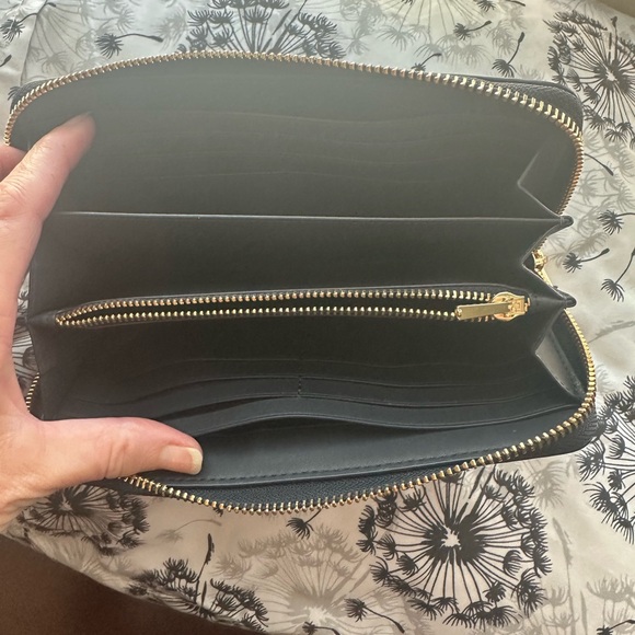 Coach Navy Zip Wallet with Silver Logo smoke free home - Picture 8 of 9